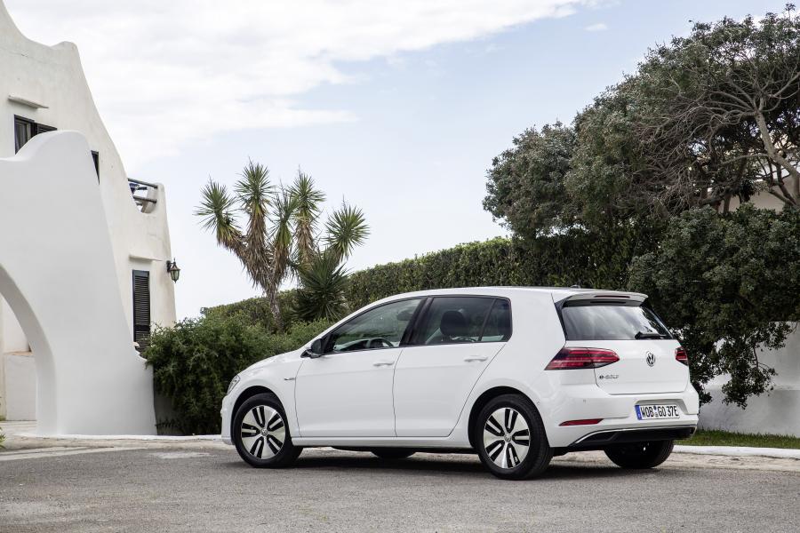  Volkswagen e-Golf 2017 года  (WW) (фото 45 из 49)